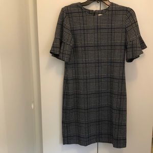 CALVIN KLEIN! Adorable Navy & White Plaid Dress with Wide Ruffle Sleeves.